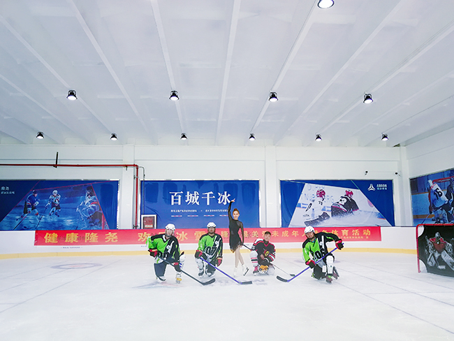 首家“百城千冰”滑冰馆在隆尧落成启用